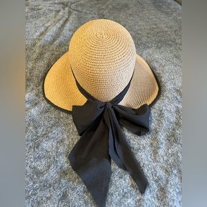 Cute women’s summer hat perfect for the beach never worn brand new no tags